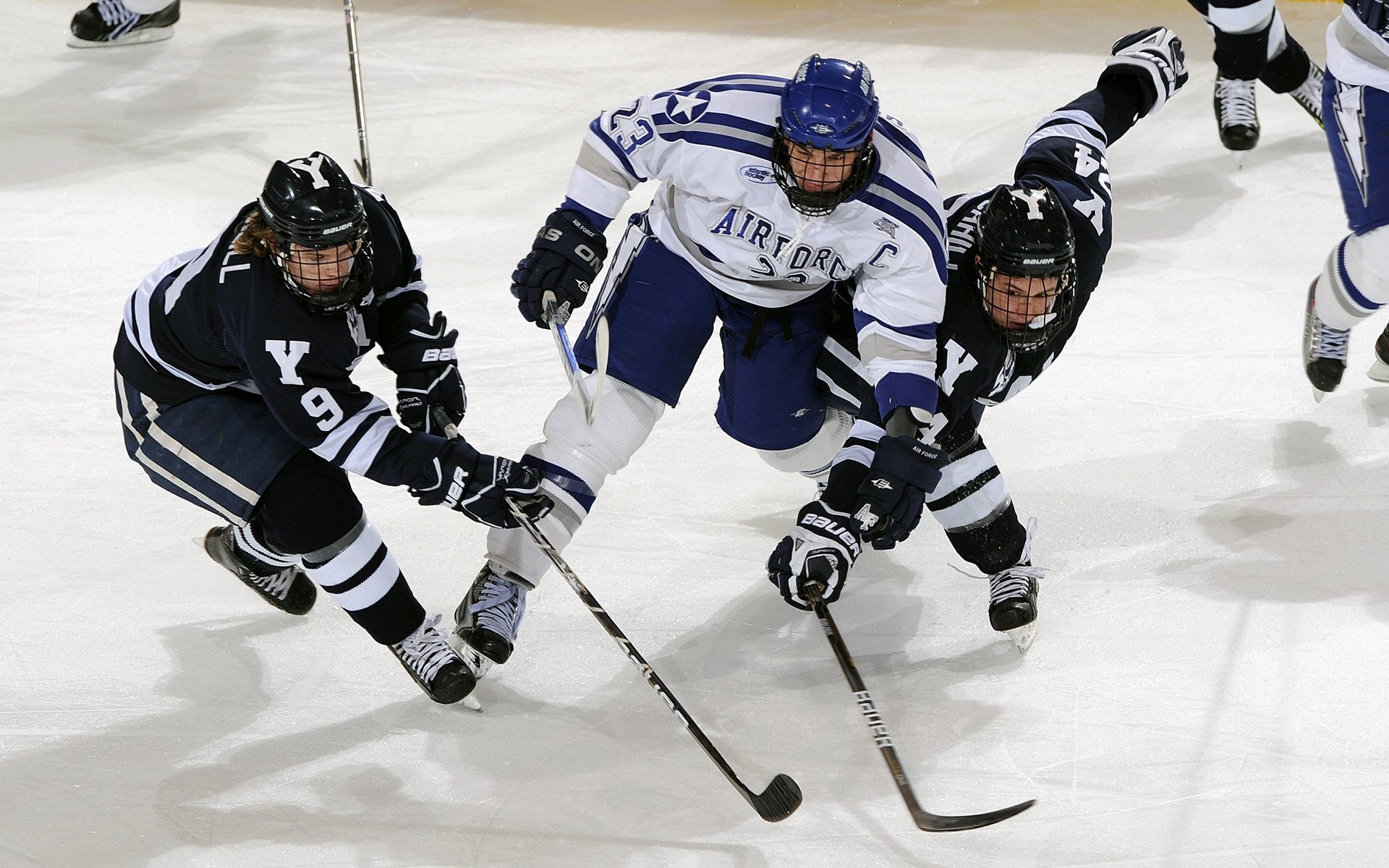 强队对决势均力敌，亚冠比赛引爆火药桶