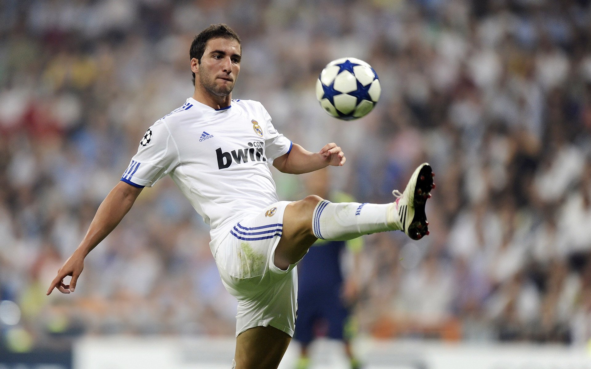 五大联赛是否通过快节奏边路渗透破解密防,五大联赛克制关系