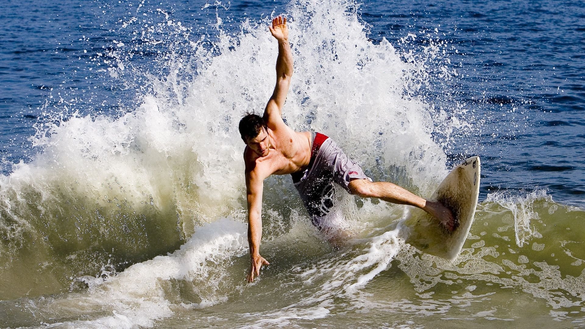 亚特兰大三中场组合展现高度默契，亚特兰大中锋